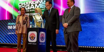 YAB PERDANA MENTERI RASMI ISWC 2023, SAKSI PELANCARAN APLIKASI BAHARU KWSP i-AKAUN