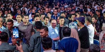 YAB PERDANA MENTERI MENYANTUNI MAHASISWA DI UUM SINTOK