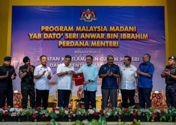 ANWAR, SAIFUDDIN BERTEMU WARGA KDN, BERI PERUNTUKAN TAMBAHAN RM200 JUTA