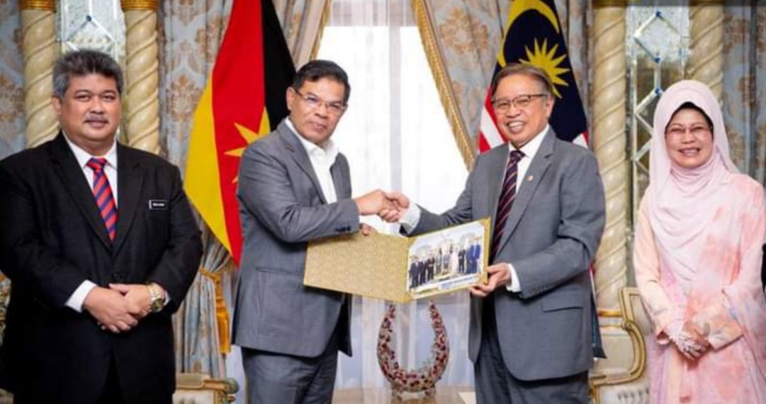 SAIFUDDIN BERTEMU PREMIER SARAWAK, BINCANG ISU PENDUDUK TANPA PENGENALAN DIRI