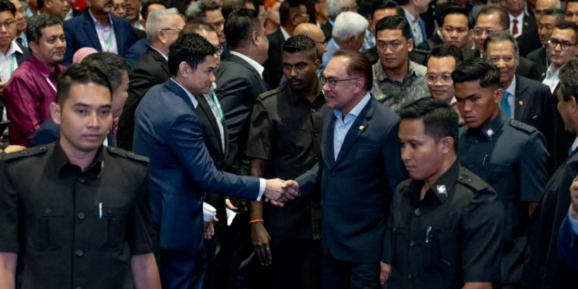 YAB PERDANA MENTERI LANCAR PELAN HALA TUJU PERALIHAN TENAGA NEGARA (NETR)