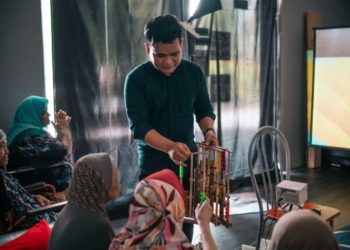 PENDEKATAN INTERVENSI BERASASKAN SENI TERHADAP WARGA EMAS