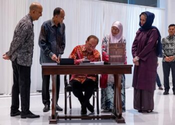 ANWAR RASMI PAMERAN SAMUDERA BERBICARA: PEMBENTUKAN DUNIA MELAYU-ISLAM