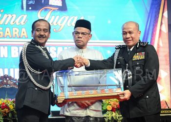 MOHD. KHALID GANTI RAZARUDIN SEBAGAI KETUA POLIS NEGARA