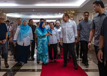 ANWAR BERTEMU, SANTUNI PIMPINAN PKR SARAWAK