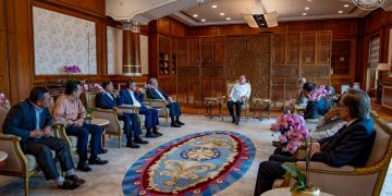 ANWAR BERTEMU ZAHID, HAJIJI BINCANG USAHA MEMPERKUKUH KERJASAMA