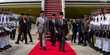 PMX SAMBUT SULTAN BRUNEI SEMPENA LAWATAN EMPAT HARI