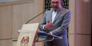 ANWAR BERI AMARAN KERAS SEGERA ATASI RASUAH, PENYELUDUPAN DAN AKTIVITI GELAP