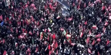 RATUSAN RIBU IRINGI PENGEBUMIAN ALI KHAMENEI, LAUNG BALAS DENDAM TERHADAP TRUMP